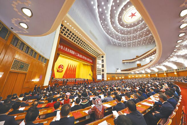 今年是两岸两岸两会香港会谈30周年，大陆官方安排在今天（26日）高规格举办「九二共识」30周年纪念大会，地点在人民大会堂（见图），大陆全国政协主席汪洋、国台办主任刘结一等官员将出席。（中新社）