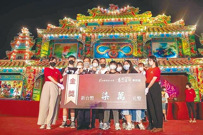 健行科大数媒系学生参与桃园闽南文化节，作品获得学校组金奖获颁7万元奖金。（健行科大提供／吕筱蝉桃园传真）