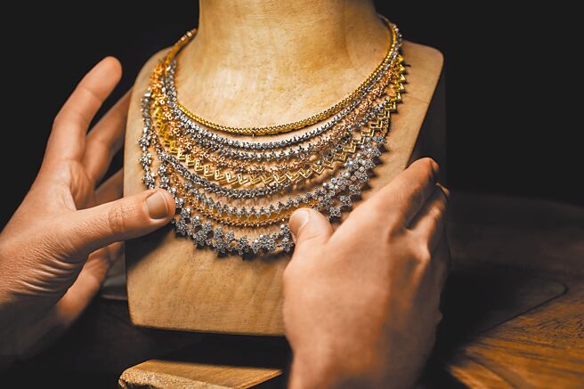 Galons Dior珠寶系列作工繁複，極盡奢華之美。（Dior提供）