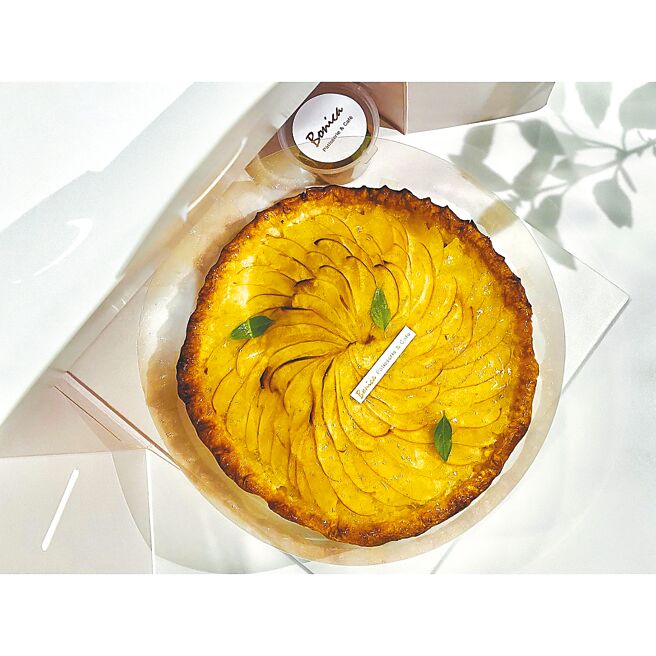 不限时咖啡厅Bonica Cafe抢攻夏日商机，推出清爽消暑「老巫婆苹果派」（见图），每日限量供应。（Bonica Cafe提供）