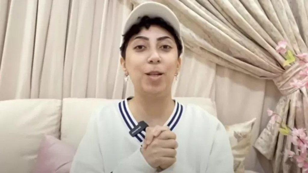 埃及裔的塔拉‧沙夫万，在沙乌地阿拉伯直播时提到略带同性恋性暗示的对话，遭到沙国警方逮补。图/Youtube(photo:ChinaTimes)