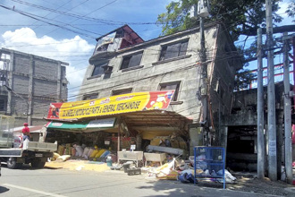 影》菲律賓7.1強震狂搖30秒釀1死 建築「腰斬」、知名景點滾落大石