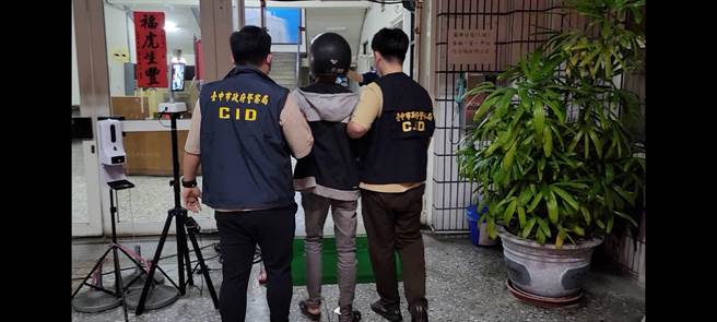 大里枪击案邱姓主嫌昨天深夜落网。（民眾提供／张亦惠台中传真）