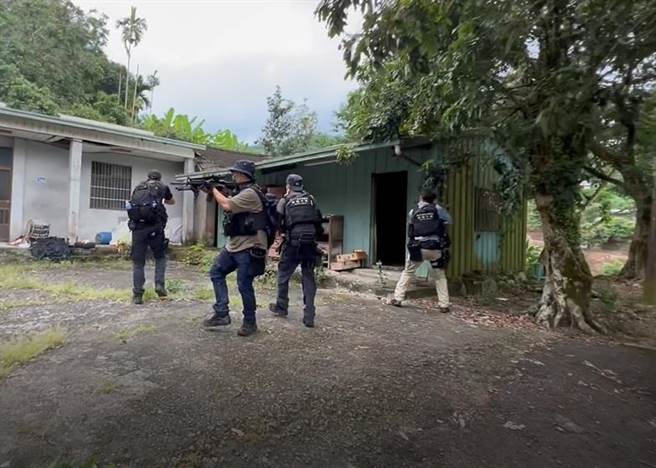 台中市太平分局连日投入大量警力及协勤民力实施山区清查勤务。（民眾提供／冯惠宜台中传真）