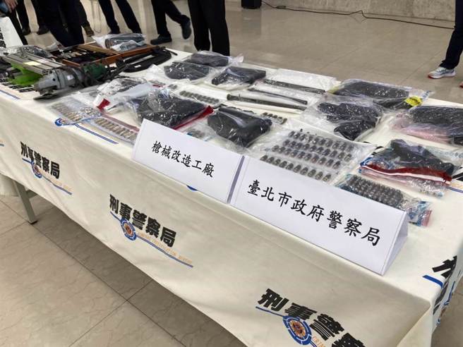 警方肃枪已查获120枝枪械及4处改造工厂。（林郁平摄）