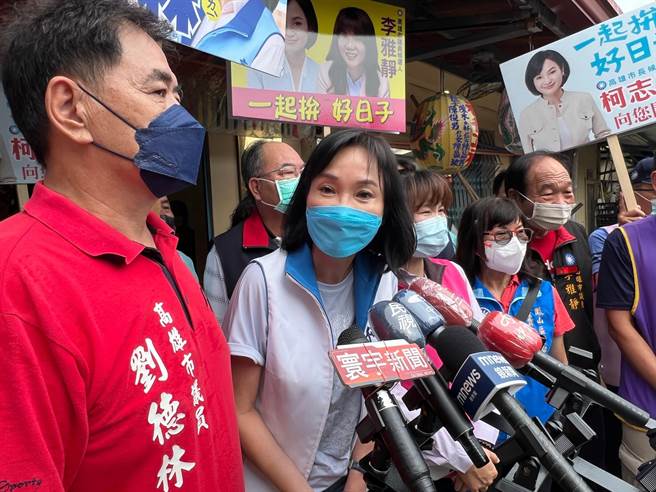 国民党高雄市长参选人柯志恩昨日走访旗津提到，旗津第二条的过港隧道和轻轨应尽速完成可行性研究与评估，未料民进党高市旗鼓盐议员简焕宗直批「要不要做功课再来」，直指两个政策早已在推动。柯志恩今（27）日回呛，这些议员真的要好好监督市政，不要膝盖式反应。（柯宗纬摄）