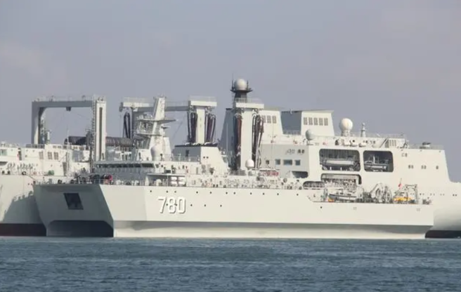 大陆新型声纳探测舰「天玑星」现踪绿岛外海， 疑搜集潜舰参数，图为同型舰舷号780「天璇星舰」。(翻摄自微博)