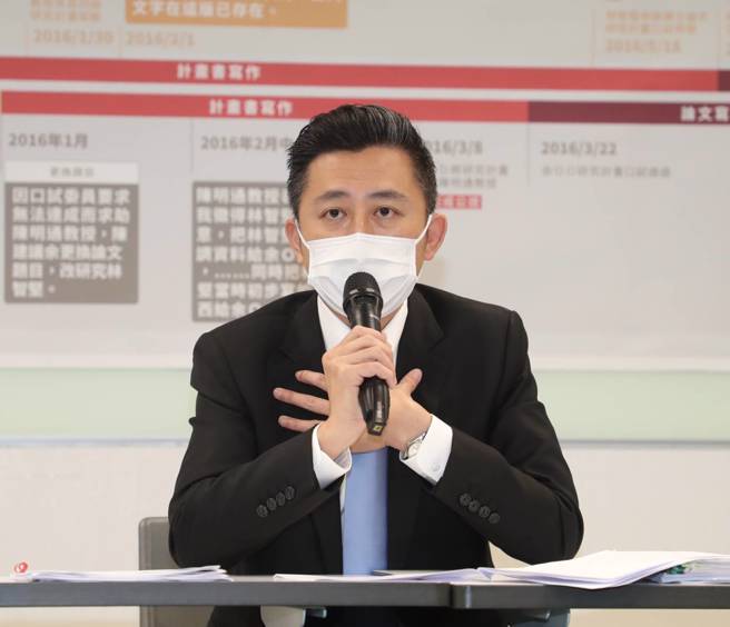 富邦悍将外野手林哲瑄在新竹棒球场扑球手受伤需要开刀，民进党桃园市长参选人林智坚昨晚表示愿意负担全部医药费。(资料照 刘宗龙摄 )