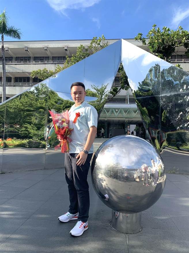 善用「除错笔记本」台中一中学生张哲恺在大学分科测验，拼出5科267级分的佳绩。（台中一中提供／张妍溱台中传真）