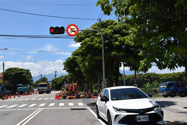 竹南镇台13线通往竹南工业区的重要通道和兴路，目前正在改善施工。（谢明俊摄）