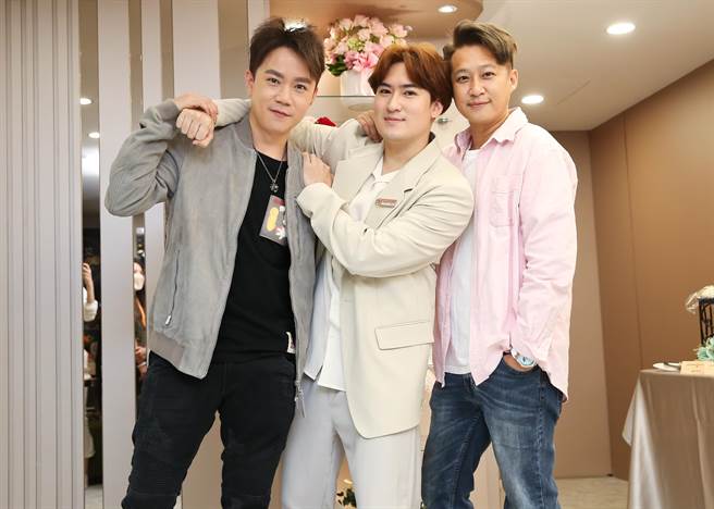 沈建宏投资的馥俪医美诊所开幕，「元气G-Boys」再合体。（陈俊吉摄）