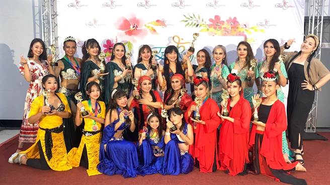 台东「舞梦砂城」20位舞者参加国际杯舞蹈赛，勇夺22项大奖。（曾淑羚提供）