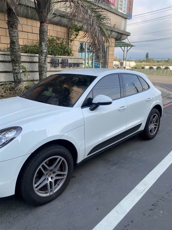 詹姓女車主將車輛停在自家樓下遭人開槍。（翻攝照片／呂筱蟬桃園傳真）