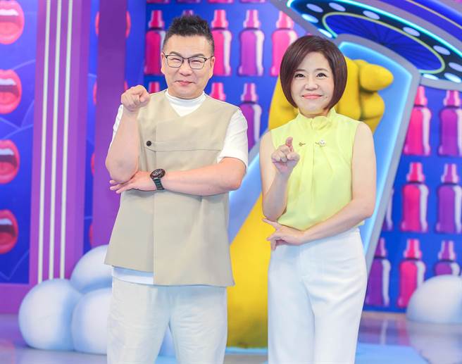 于美人（右）與沈玉琳首次合作主持談話節目，被逗得直呼要預約醫美。（粘耿豪攝）