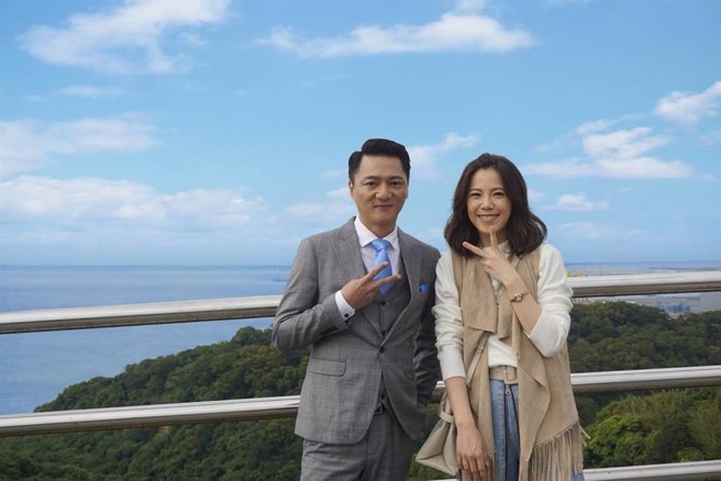 蓝苇华在八点檔《黄金岁月》饰演「总裁之子Marco」，心仪「身心科医师沈心妍」廖苡乔，两人组成的「耀妍CP」深受观眾喜爱。（图／民视提供）