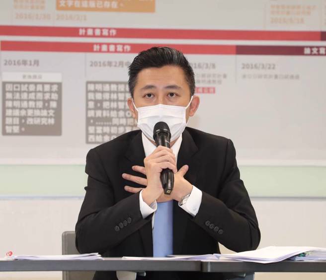 民进党桃园市长参选人林智坚身陷论文门及新竹棒球场事件，林智坚24日也召开记者会澄清论文门，并对新竹球场事件致歉。（资料照／刘宗龙摄）