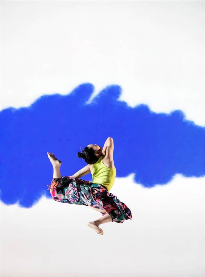 2022雲門戶外公演，將呈現雲門舞集藝術總監鄭宗龍作品《霞》。 （雲門提供，攝影李佳曄)