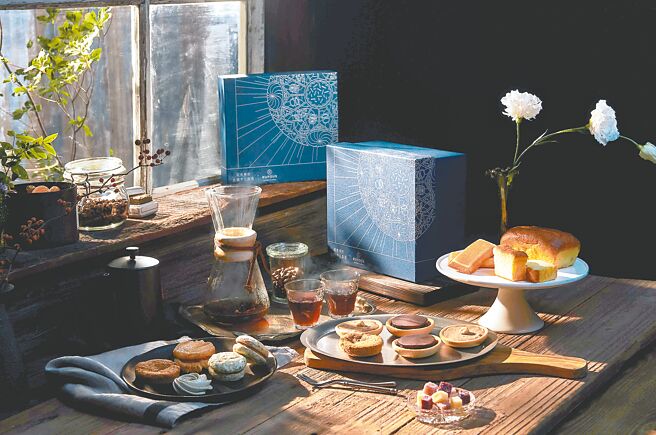 中秋双层顶级礼盒除软糖、费南雪外，其余均是首次推出的新品。（深夜里的法国手工甜点提供）