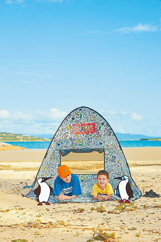 CHUMS今夏推出多款繽紛色彩單品，讓露營更有趣味。（CHUMS提供）