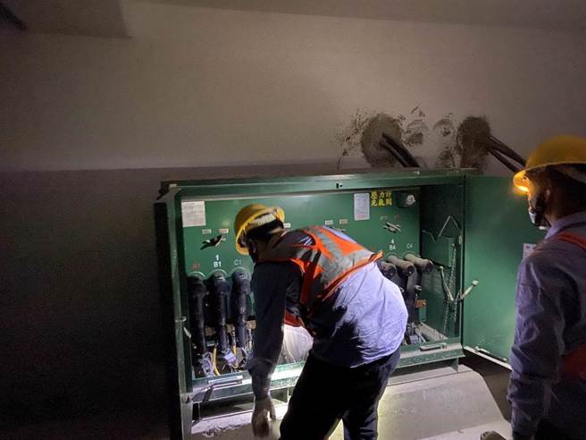 台南市東區、北區27日上午大停電，台電派員巡檢搶修。（資料照片/台電台南區營業處提供）