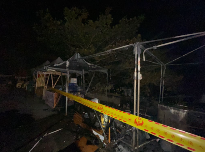 鹿野高台国际热气球嘉年华会场大火，6摊位惨遭焚毁。(台东县消防局提供)