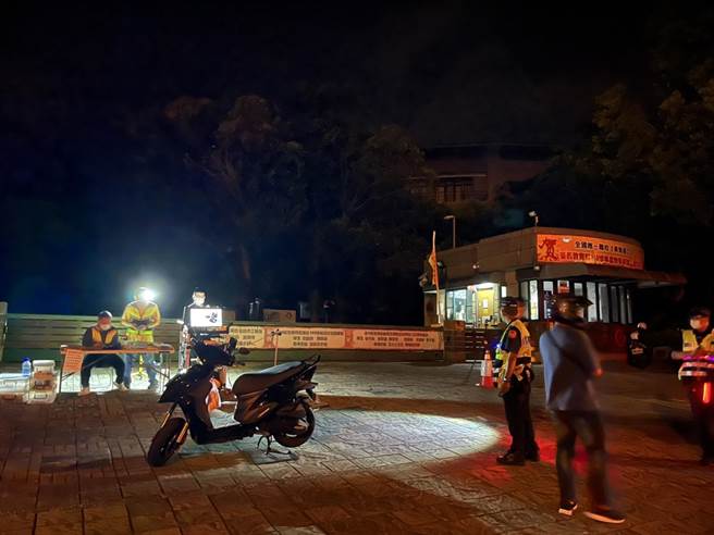 東勢警分局於東關路執行「環警監聯合稽查」專案勤務，2個小時告發3件。（警方提供／陳淑娥台中傳真）