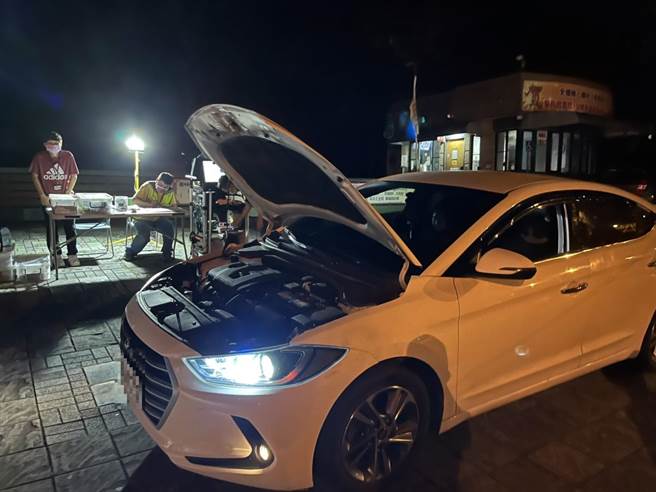 東勢警分局於東關路執行「環警監聯合稽查」專案勤務，2個小時告發3件。（警方提供／陳淑娥台中傳真）