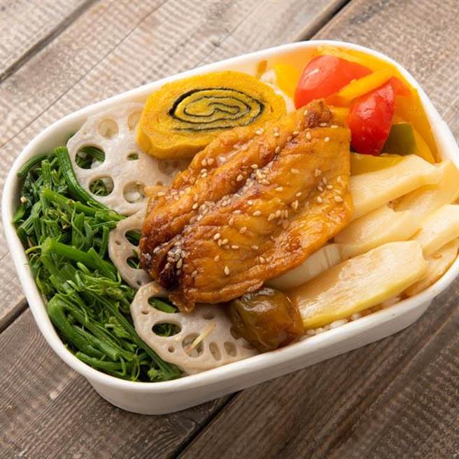 台鐵幸福蒲燒鯛便當(台鐵提供)