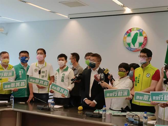 蔡其昌強調，台中治安敗壞，光靠在臉書震怒解決不了問題；他有行動力和魄力去執行，會整合所有資源協助警察單位，提出方案解決問題。（謝瓊雲攝）