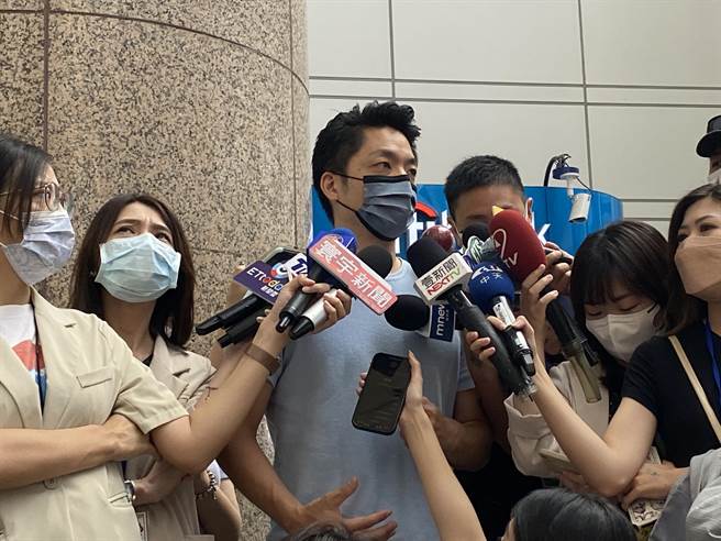 国民党台北市长参选人蒋万安28日出席漫画博览会开幕记者会呛民进党台北市长参选人陈时中好好当市民。（杨亚璇摄）