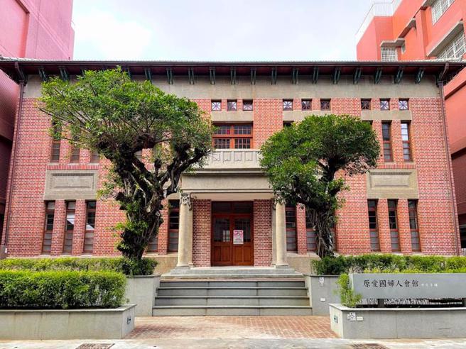 迎接2022台湾文博会及台湾设计展，高雄市政府举办系列活动，其中原爱国妇人会馆8月4日起举办「Ms.Perfume美力年代」展览，探讨当代女性创作。（图/ 中央社）