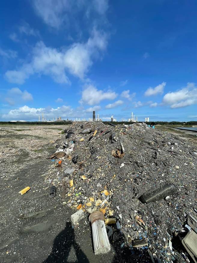 遏止傾倒廢棄物，雲林地檢署將雲林離島工業區列為國土保育重點區。（本報資料照片）