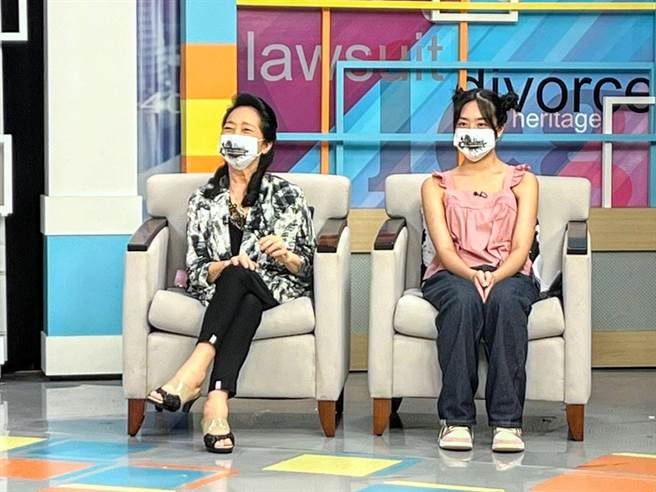 沛小岚（左）、麦语彤分享拍摄《民雄鬼屋》的特殊经歷。（和展影视提供）