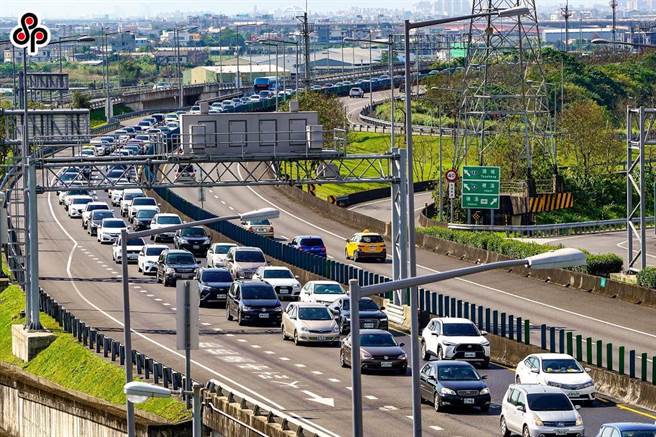 国道5号、苏花改每逢假日都有南下车潮。（本报资料照片）