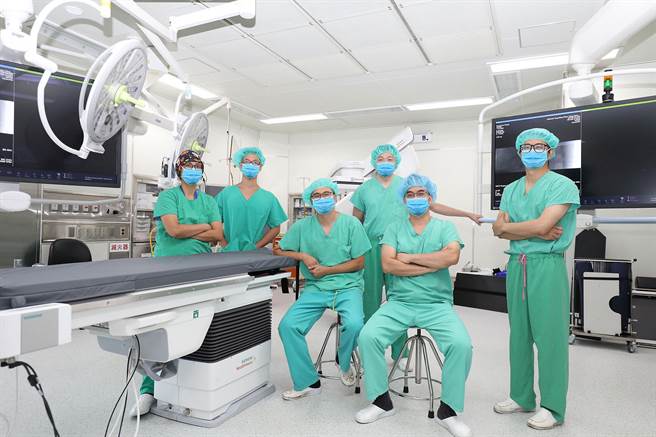 国立阳明交通大学附设医院在宜兰县首先创设最新一代飞龙复合手术室（ARTIS pheno）以及达文西手术系统。（国立阳明交通大学附设医院提供／李忠一宜兰传真）