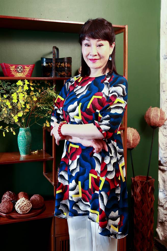 国家文艺奖得主魏海敏是京剧梅派传人，她从大师梅兰芳之子梅葆玖身上习得真传，观眾所熟悉的京剧《霸王别姬》，里面经典的「虞姬舞剑」段落，她透露秘诀，关键在于拿剑时要有重量感。（陈信翰摄）