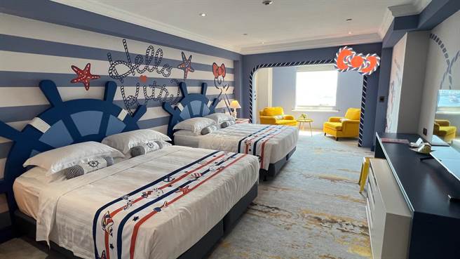 高雄老字號漢來飯店打造全台唯一整層樓的三麗鷗卡通主題房，圖為Hello Kitty「海洋水手」房型。（柯宗緯攝）
