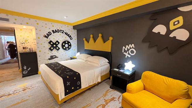 有個性又富神秘感的酷企鵝「巨星攝影棚」。（柯宗緯攝）