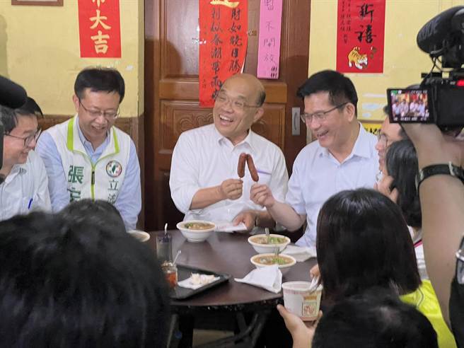 林佳龙今邀苏贞昌到板桥知名油库口麵线餐叙。（王扬杰摄）
