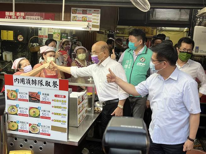 林佳龙今邀苏贞昌到板桥知名油库口麵线餐叙。（王扬杰摄）