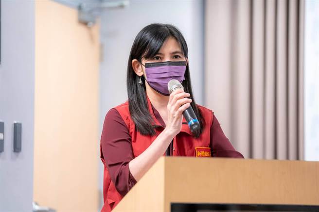 针对苏贞昌为辅选民进党籍参选人林佳龙所做的发言，新北市政府发言人张爱晶呛回「中央不是地方政府的老板，人民才是！」（新北市新闻局提供）