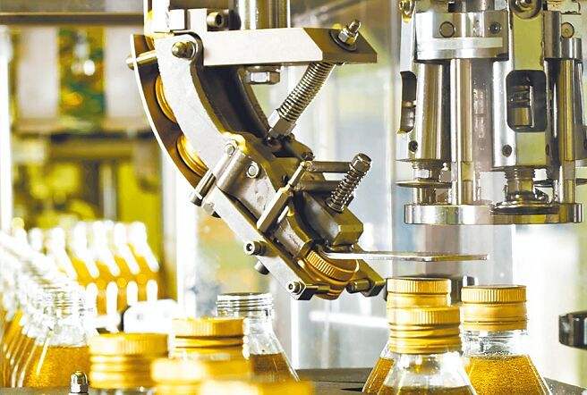 使用通过ISO 21469认证的BECHEM H1润滑剂，食品制造商即可符合严格的卫生要求。图／业者提供