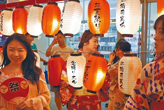大陸南京玄奘寺供奉日本戰犯事件持續發酵，多地主辦方或酒店紛紛宣布取消「夏日祭」活動。（中新社）
