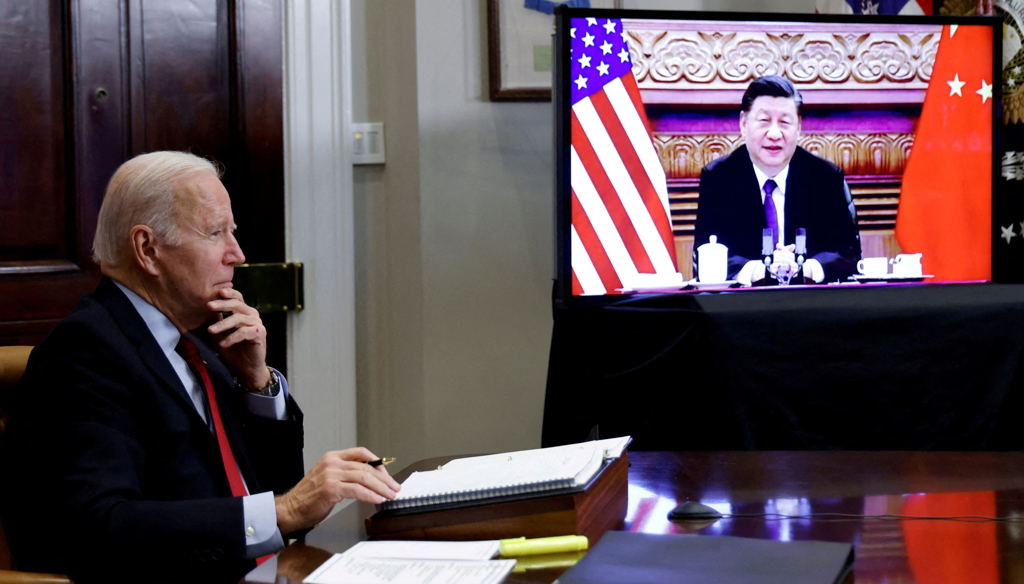 美国总统拜登（左）和中国大陆国家主席习近平28日进行了2小时17分钟的马拉松视讯谈话，图为双方去年11月15日进行视讯对话的资料照。（路透）(photo:ChinaTimes)