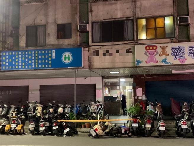 陈女29日凌晨坠楼，虽紧急送至医院急救，仍在急救1小时后伤重不治，死因警方正在厘清当中。（翻摄照片／崔正纲高雄传真）