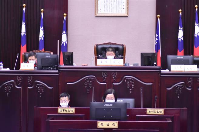 议长张峻将要求县长徐榛蔚出席说明，因此将追加预算先退回再议。（花莲县议会提供）