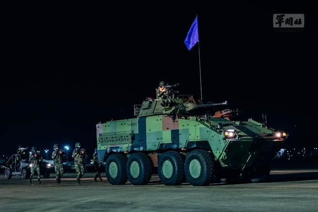 國軍29日於台北松山機場執行「衛戍區反機降作戰」演練。（軍聞社提供）