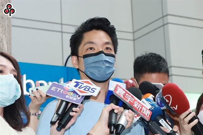 台北市副市長黃珊珊認為「內科」交通問題才是問題，內湖是優質的住宅區，國民黨台北市長參選人蔣萬安今回應，內科每天近20萬人進出，當然造成內科交通非常壅塞，也影響到內湖居民的生活。