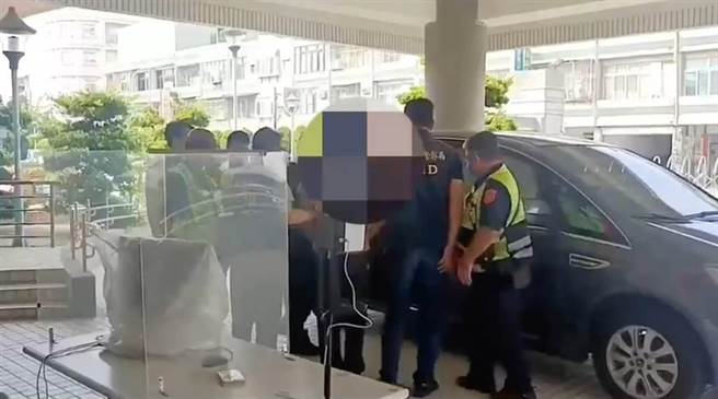 彰化秀水小吃部枪响大作棍棒齐飞　包厢5人衝进另一包厢暴打3人，警方逮捕归案。（鹿港警分局提供／吴敏菁彰化传真）