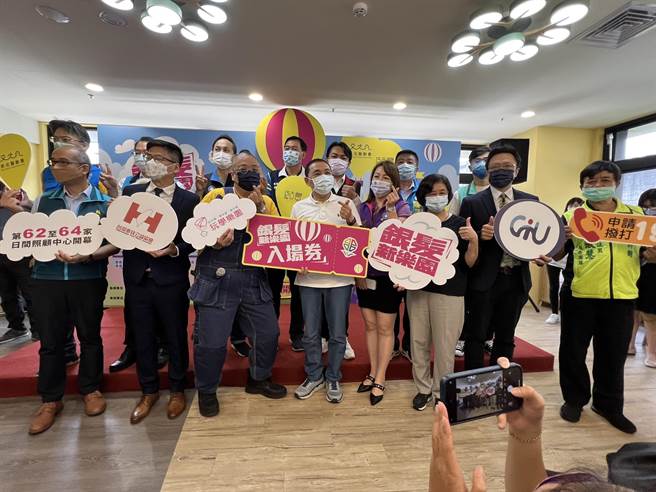 今日板桥、中和、汐止3家公共托老中心联合开幕。（王扬杰摄）